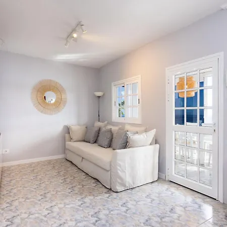 Home2book Stunning Beachfront House With Sea Views Сasa de vacaciones *