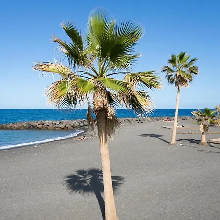 Home2book Stunning Beachfront House With Sea Views בית נופש