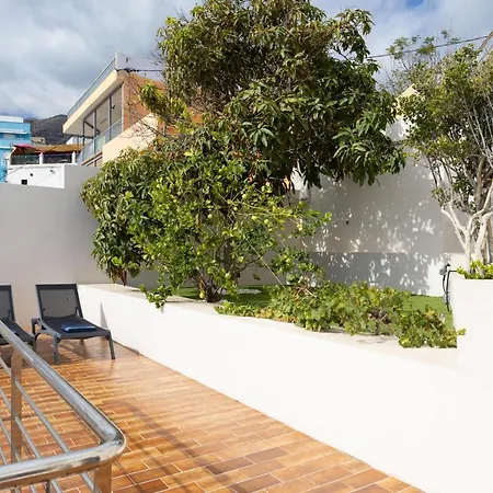 Сasa de vacaciones Home2book Stunning Beachfront House With Sea Views *