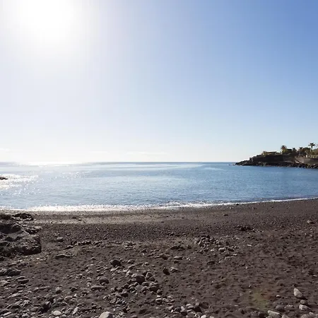 Home2book Stunning Beachfront House With Sea Views Сasa de vacaciones