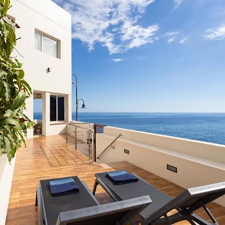 Home2book Stunning Beachfront House With Sea Views קנדלריה