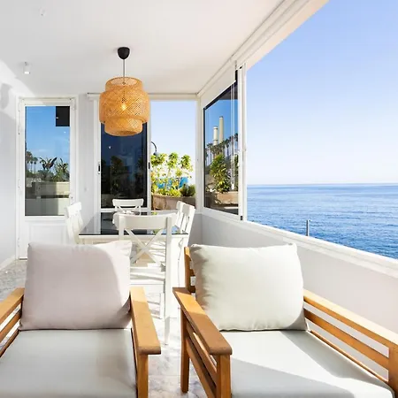 Home2book Stunning Beachfront House With Sea Views *