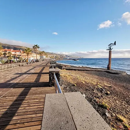 Home2book Stunning Beachfront House With Sea Views Сasa de vacaciones