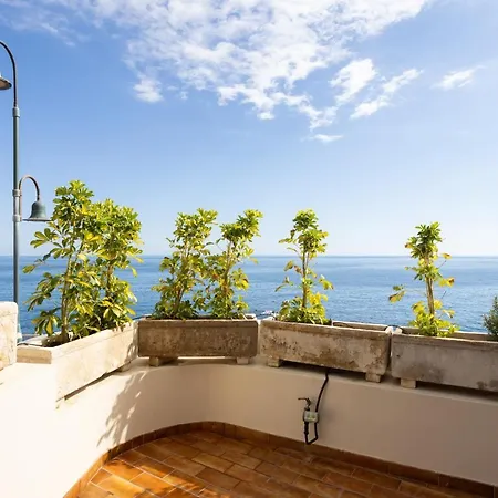 Home2book Stunning Beachfront House With Sea Views בית נופש קנדלריה
