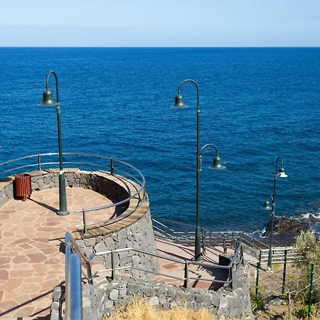 Home2book Stunning Beachfront House With Sea Views