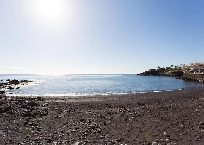 Home2book Stunning Beachfront House With Sea Views Hébergement de vacances