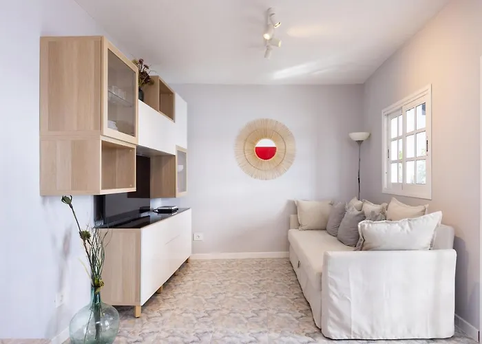 Hébergement de vacances Home2book Stunning Beachfront House With Sea Views