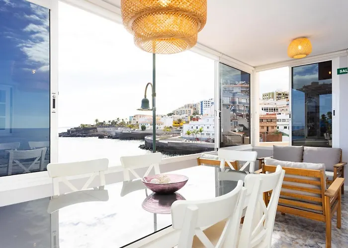 Home2book Stunning Beachfront House With Sea Views Hébergement de vacances