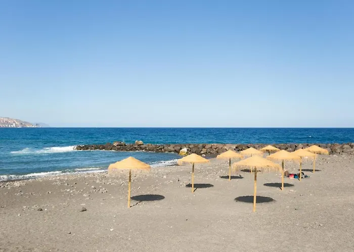 Home2book Stunning Beachfront House With Sea Views Hébergement de vacances *