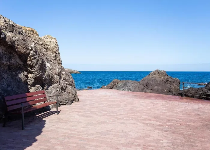 Home2book Stunning Beachfront House With Sea Views Hébergement de vacances Candelaria