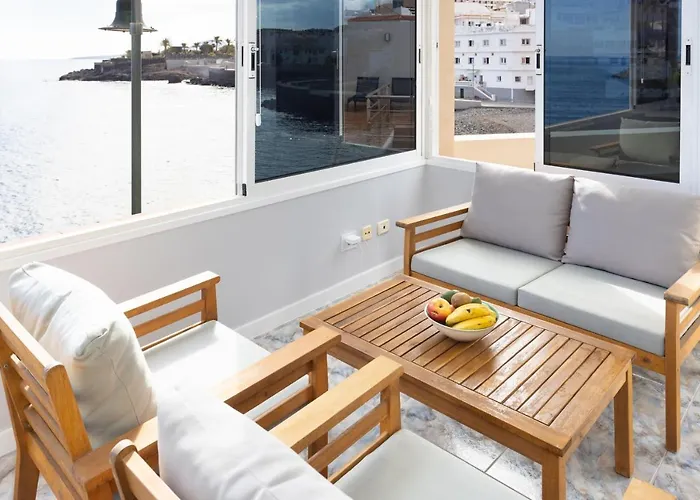 Hébergement de vacances Home2book Stunning Beachfront House With Sea Views *